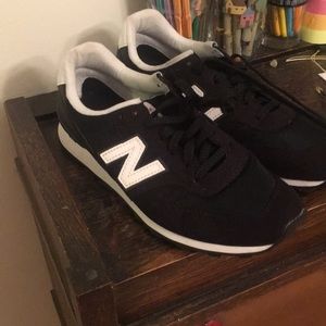 Size 8 BRAND NEW black 696 New Balance sneakers